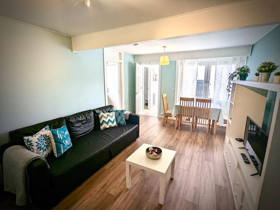 Cosy 2-Bedroom House In Leith Единбург Екстериор снимка