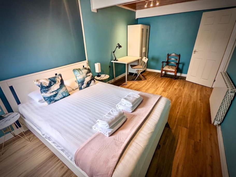 Cosy 2-Bedroom House In Leith Единбург Екстериор снимка
