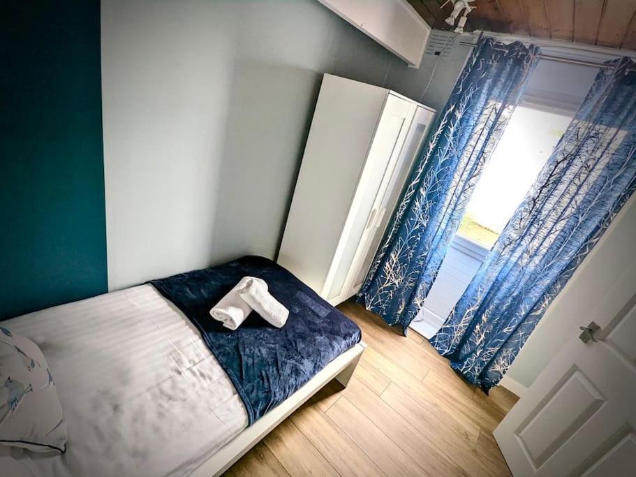 Cosy 2-Bedroom House In Leith Единбург Екстериор снимка